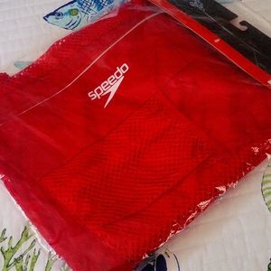 *NWT* SPEEDO deluxe ventilator bag, Backpack straps, dry bag pouch